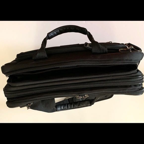 Kenneth Cole EZ-Scan Double Gusset BLK Laptop Case - Picture 2 of 8